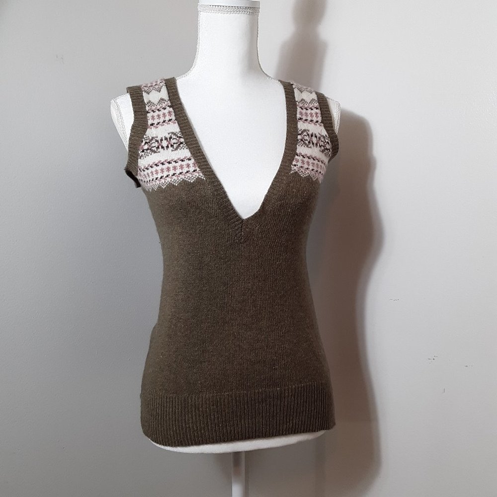 Urban Behavior Sweater Vest Size M